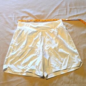 Men's UA Launch 7" White & Gray Shorts gently used